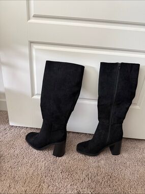 Women's Black Suede Knee-High Block Heel Boots